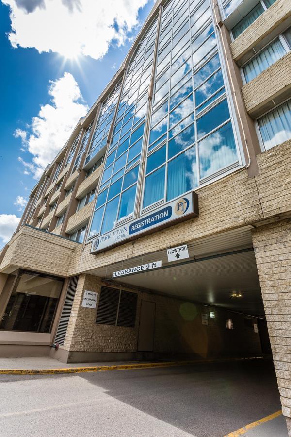 Hotel West Wing At Park Town Saskatoon Exterior foto
